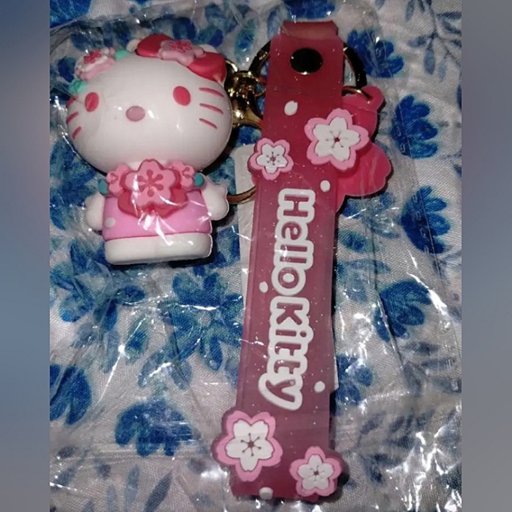 Hello Kitty Keychain - Picture 2 of 7